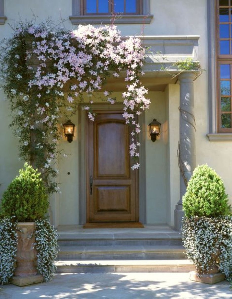 Украшение фасада дома цветами (46 фото)
