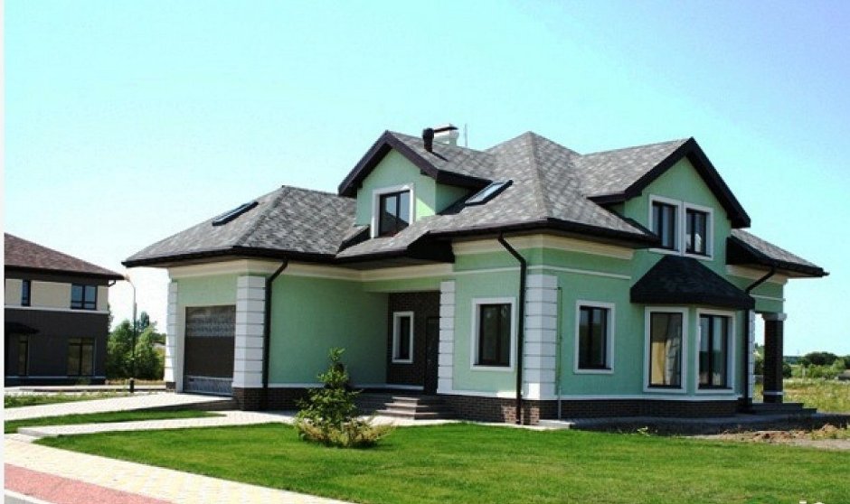 Дом с зелеными окнами