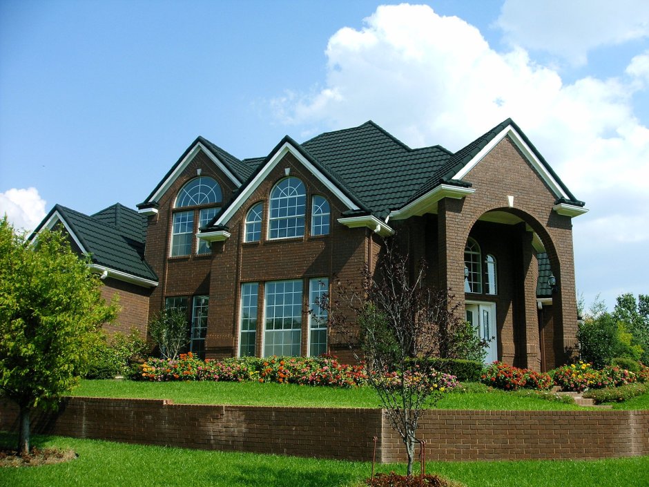Цвет фасада дома с зеленой крышей (58 фото)
