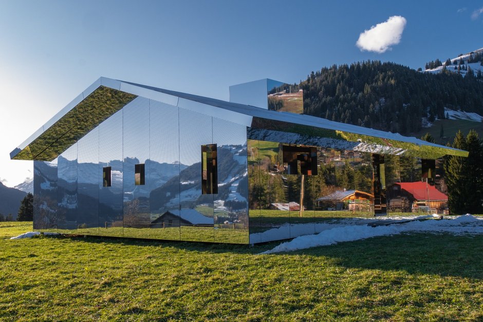 Зеркальный дом в Швейцарии Гштаад