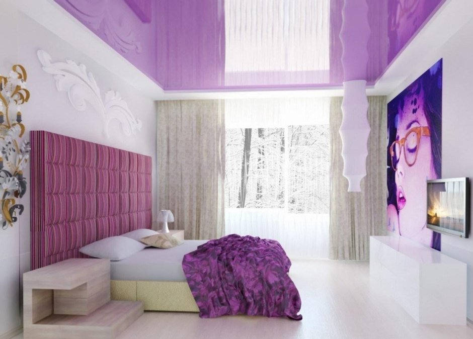 Зал с фиолетовым потолком