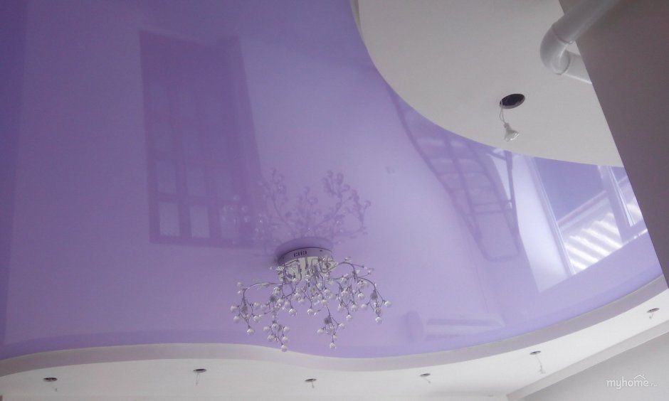 Фиолетовый глянцевый натяжной потолок