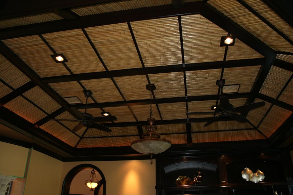 Декоративный бамбук на потолке