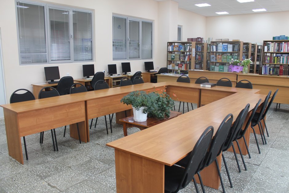 Читальный зал библиотеки БГТУ им.Шухова