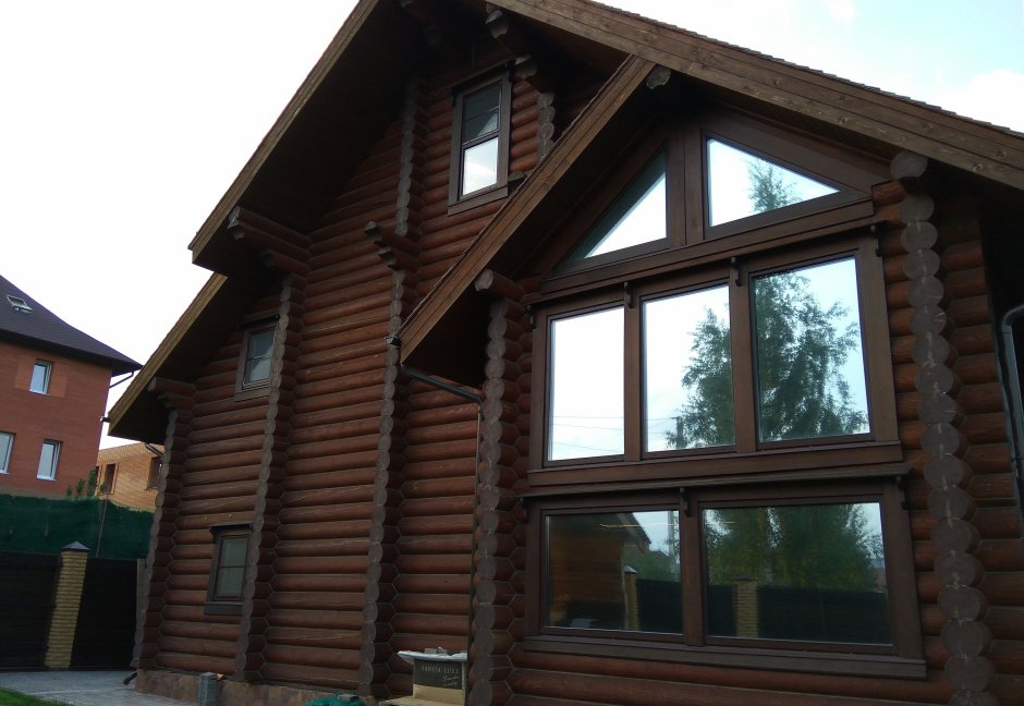 Тонированные окна в деревянном доме