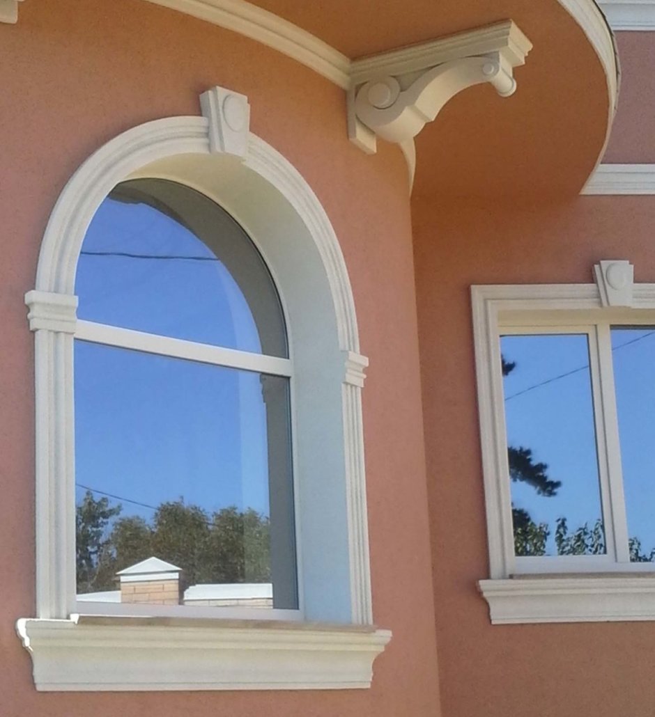 Фасадный декор из пенополистирола на окна
