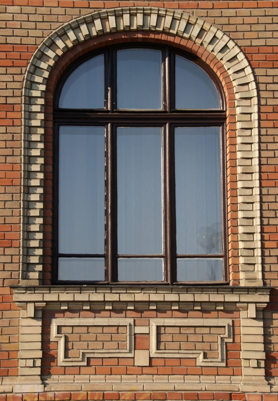 Арочные кирпичные окна