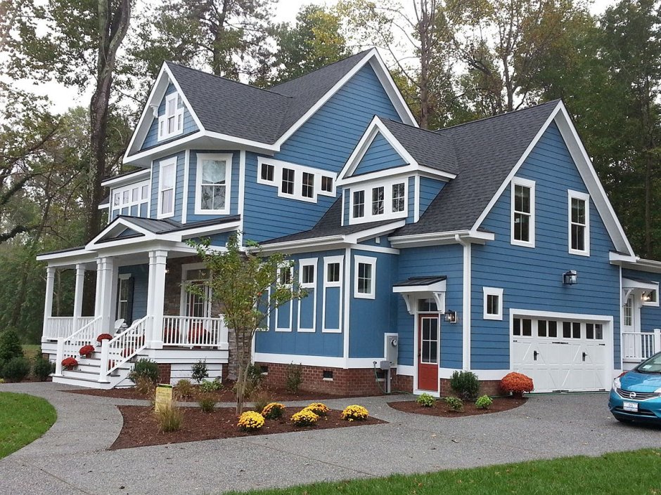 Синий загородный дом