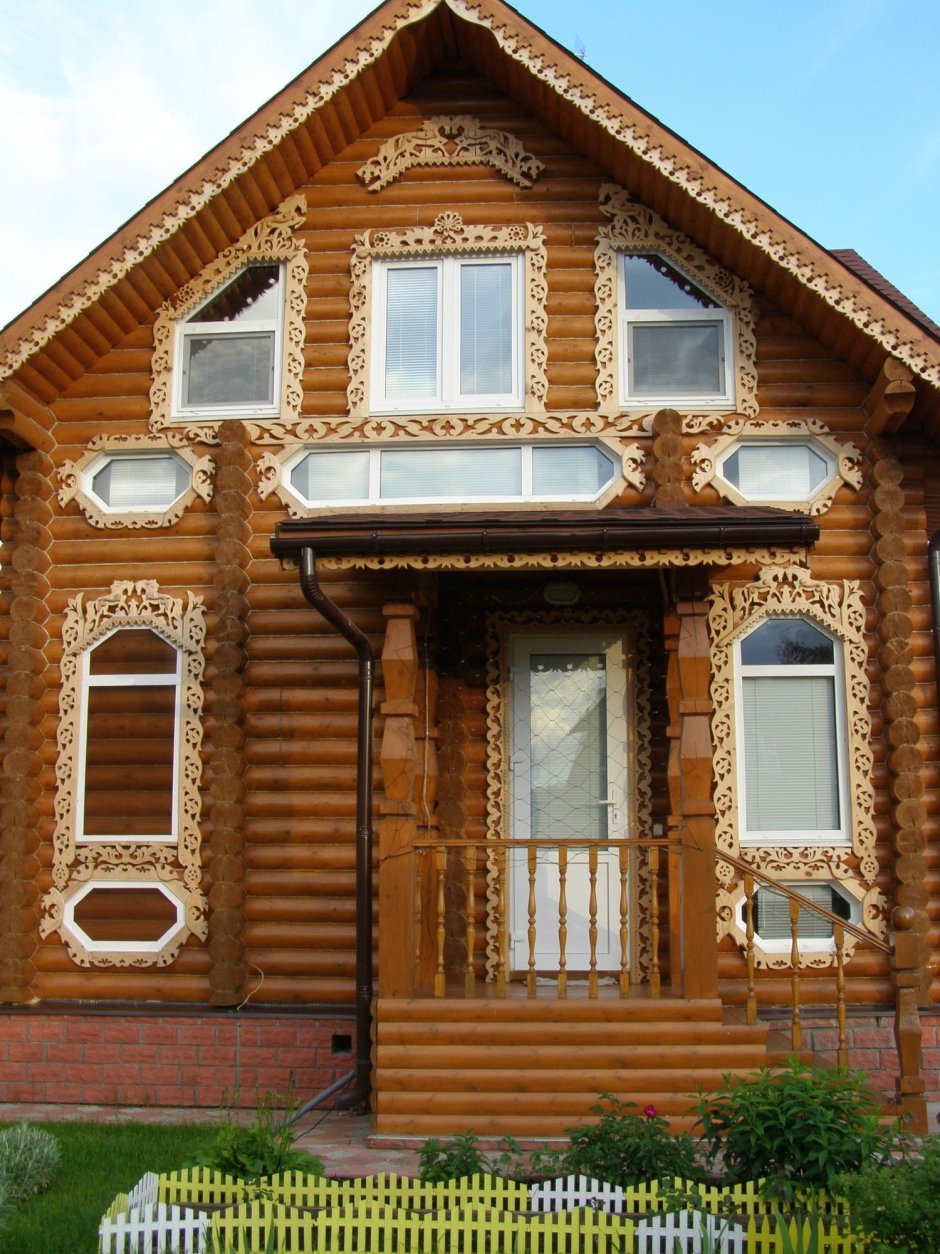 Фасады деревянных домов из бревна