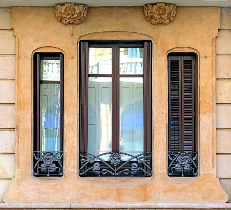 Французские окна на фасаде