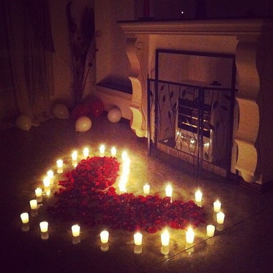 Романтическая комната со свечами