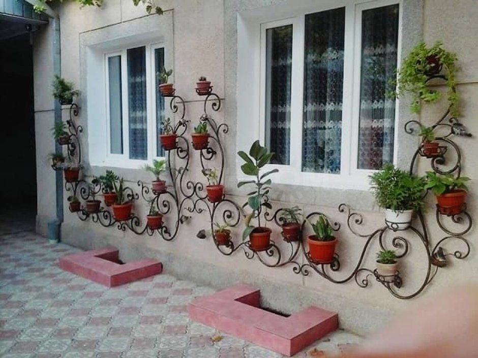 Кованый декор на фасад дома