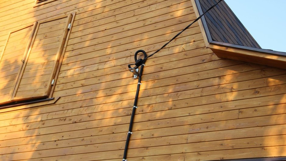 Ввод электрокабеля СИП В деревянный дом
