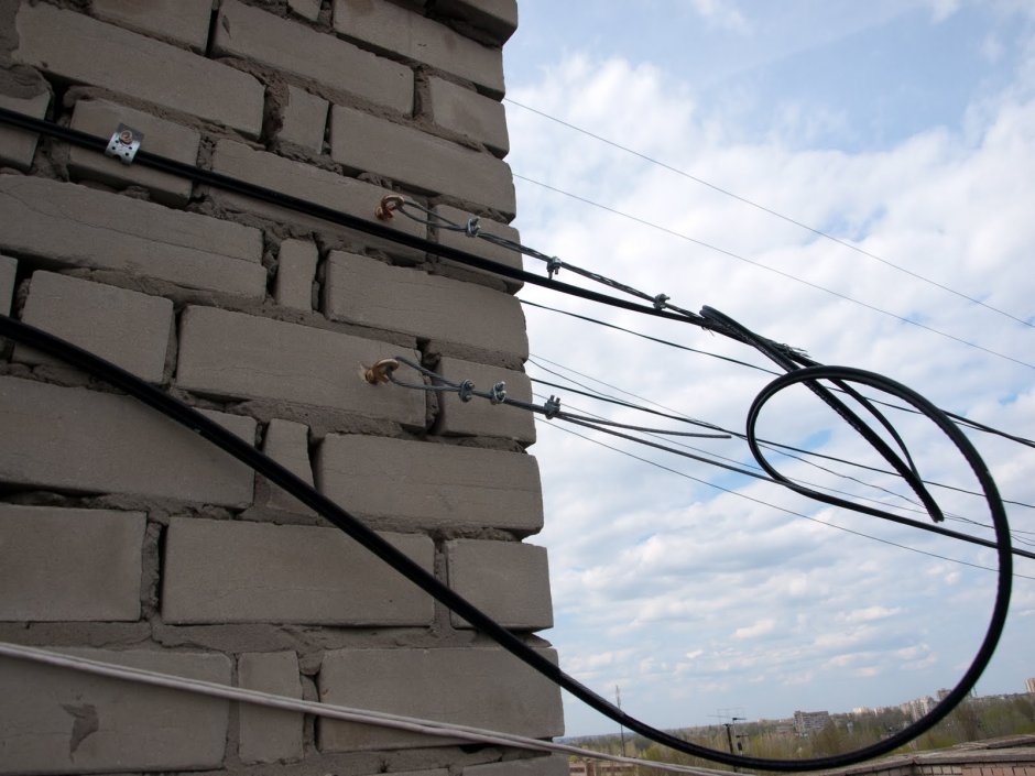 Монтаж провода СИП по фасаду здания (48 фото)