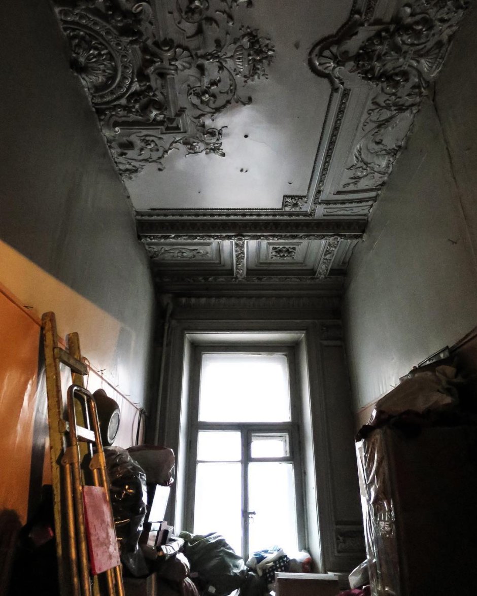 Потолки в старых домах (49 фото)