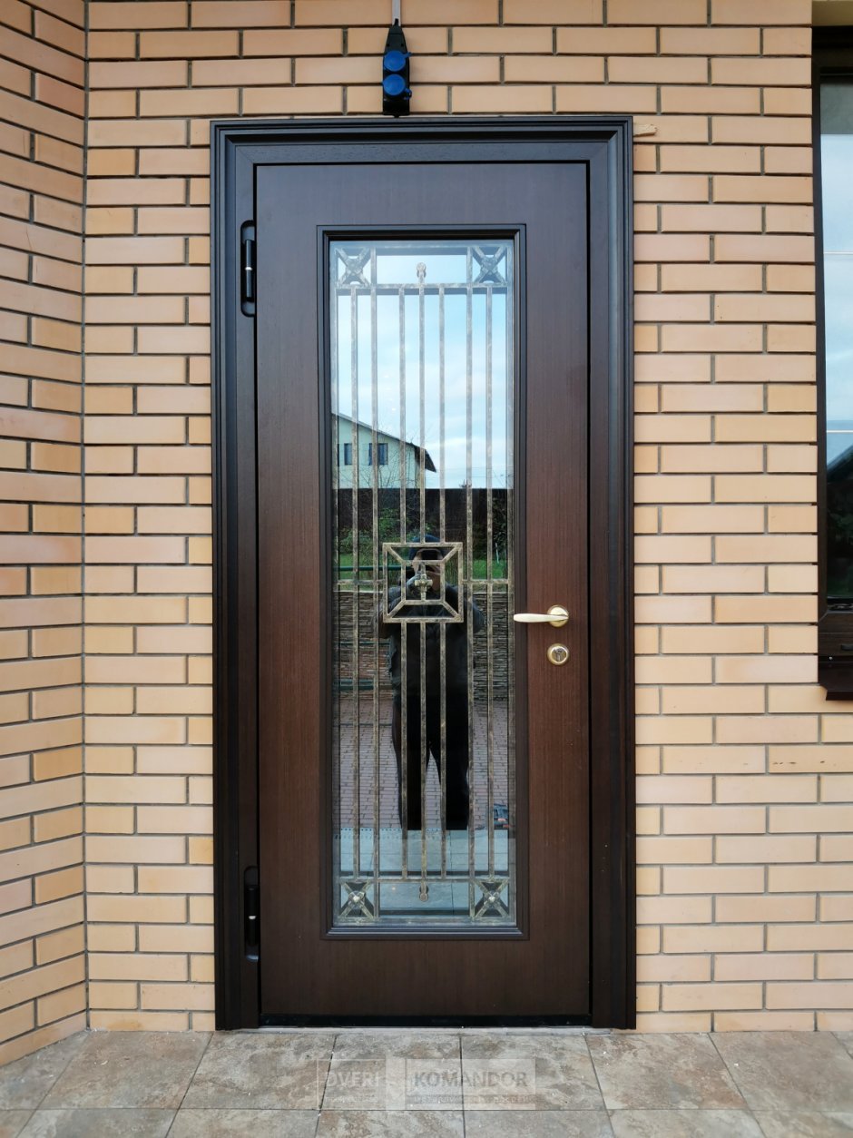 Уличные входные двери Фалько со стеклопакетом