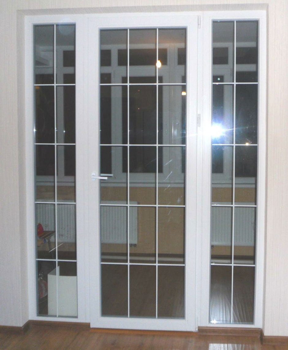 Двери входные пластиковые со стеклом профиль 70мм