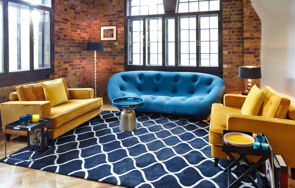 Синий диван в стиле лофт