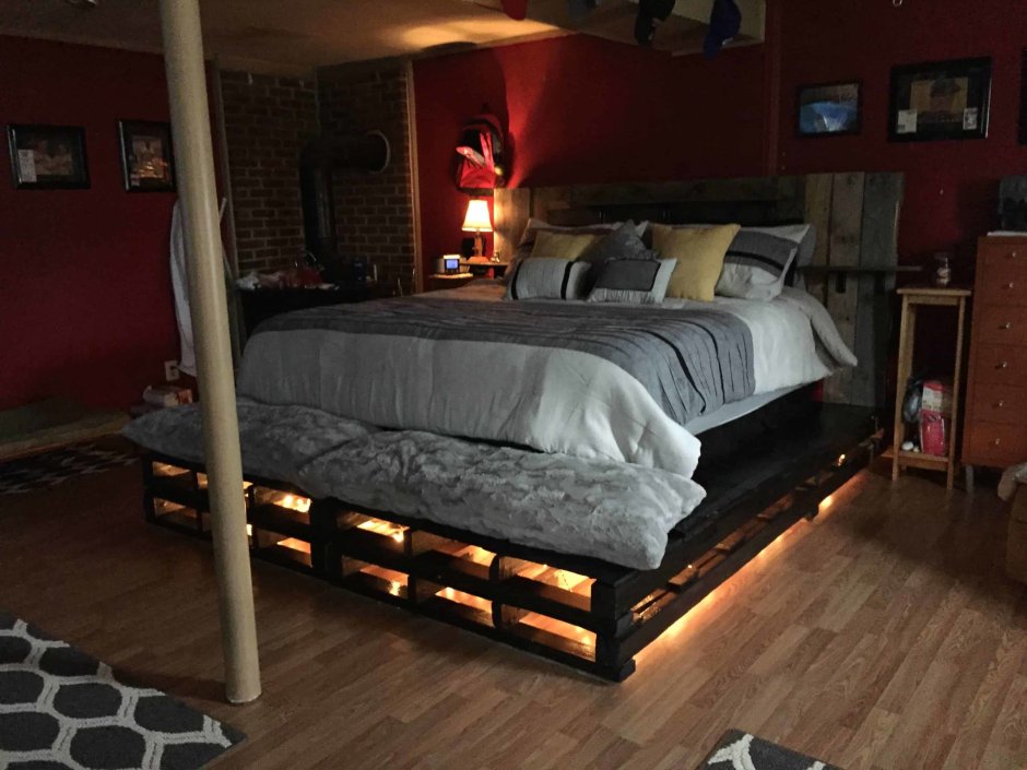 Кровать из поддонов в стиле лофт (139 фото)