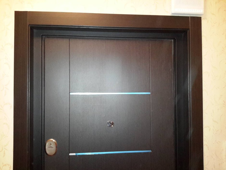 Отделка дверного проема входной двери панелями