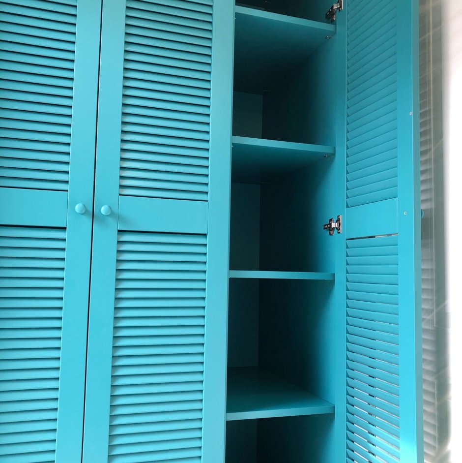 Шкаф с жалюзийными дверцами (145 фото)