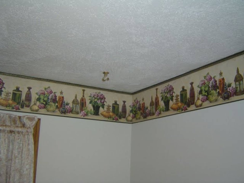 Обойный бордюр на потолок