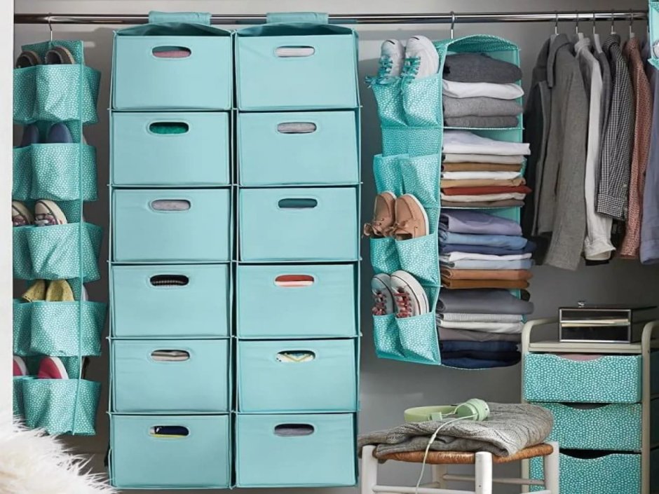 Ящики для хранения вещей в гардеробной