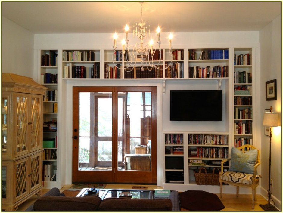 Книжный шкаф ikea в гостиной