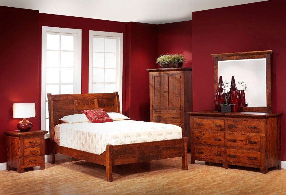 Спальня из красного дерева
