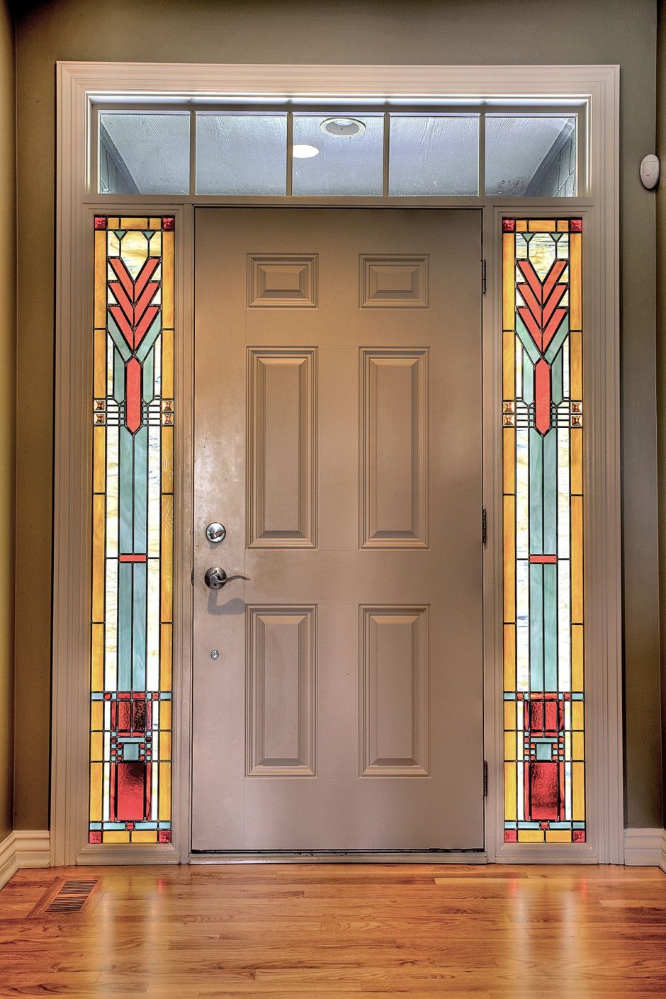 двери с витражом в интерьере