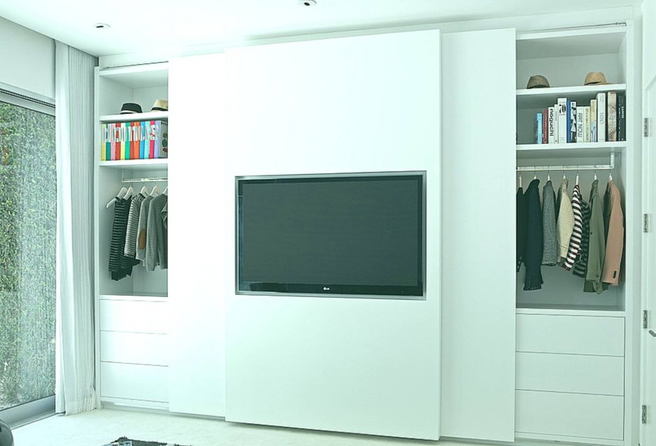 Телевизор встроенный в шкаф в спальне