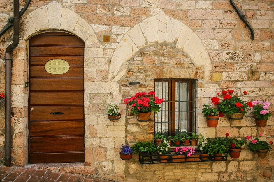 Тоскана древняя окно