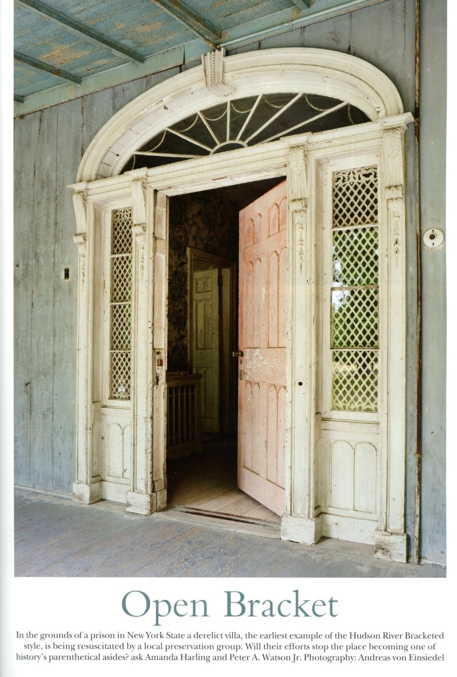 Винтажная дверь палаты