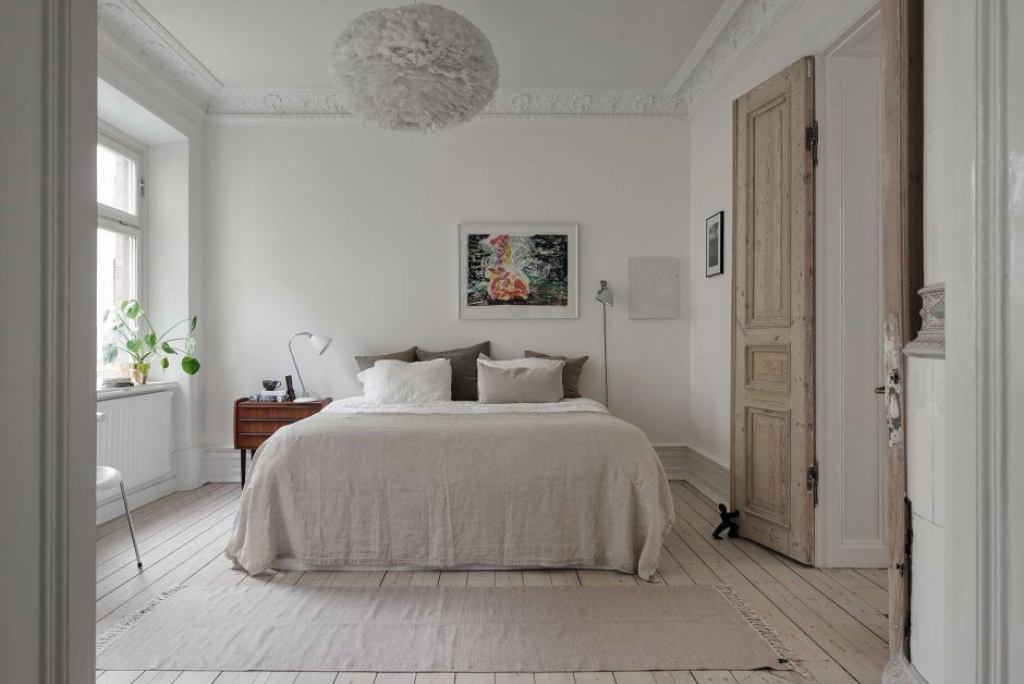Скандинавский стиль спальня с деревянными дверями