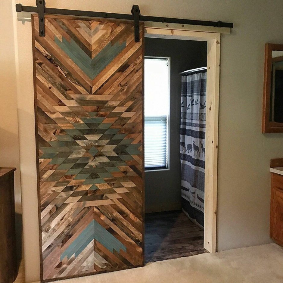 Необычные деревянные двери