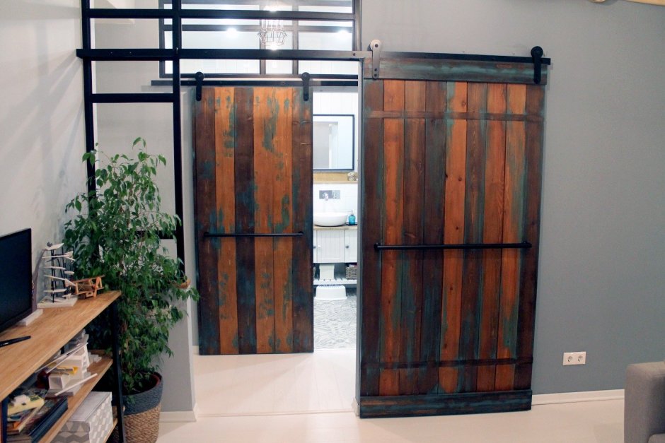 Двери в стиле лофт из дерева