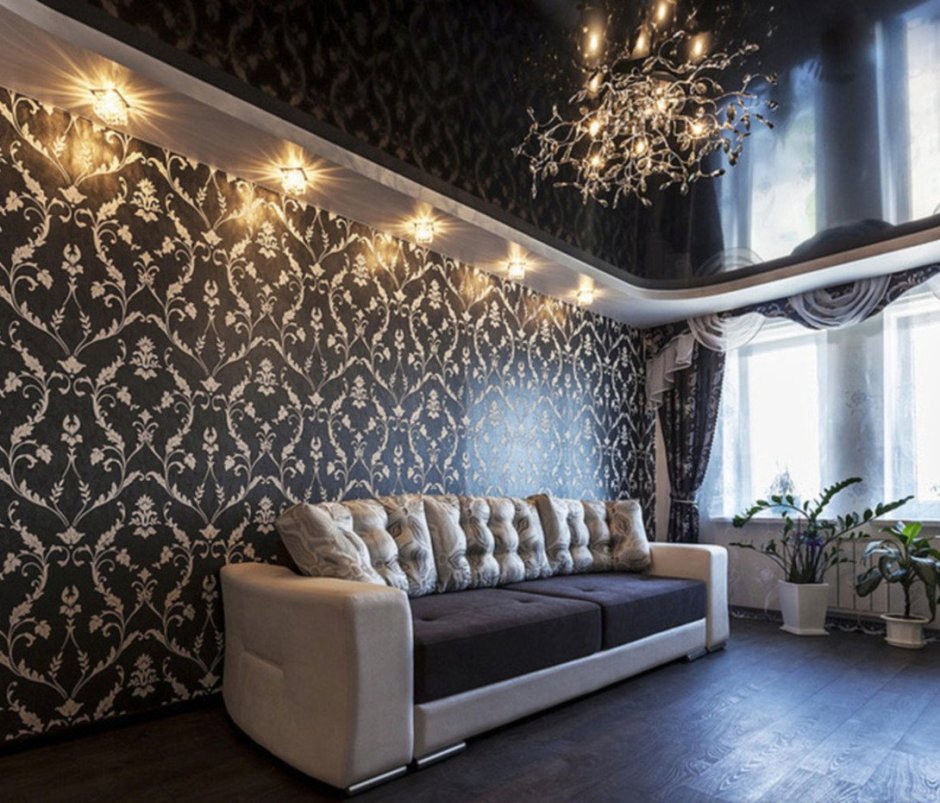 Белые обои в гостиной