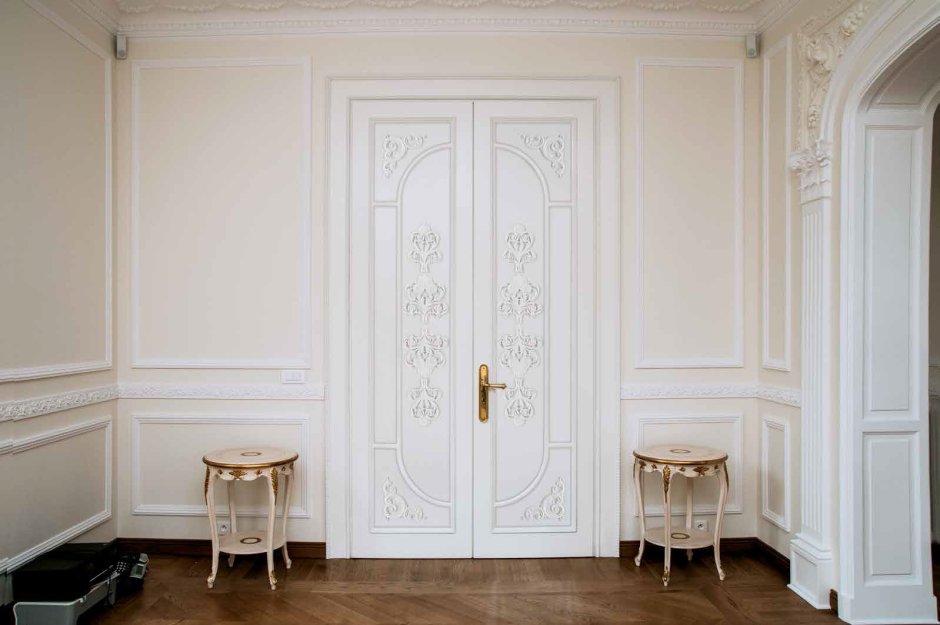 Двери в стиле Кантри в интерьере