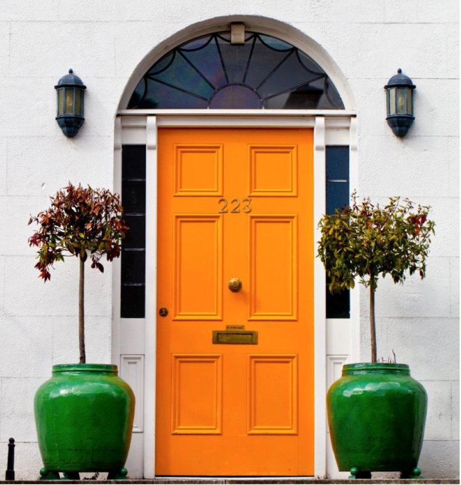Оранжевая входная дверь