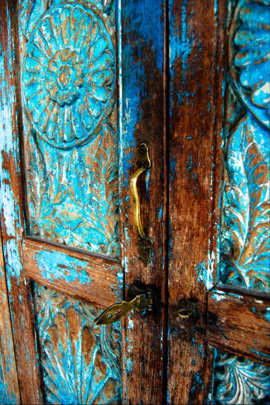 Бирюзовая дверь старинная