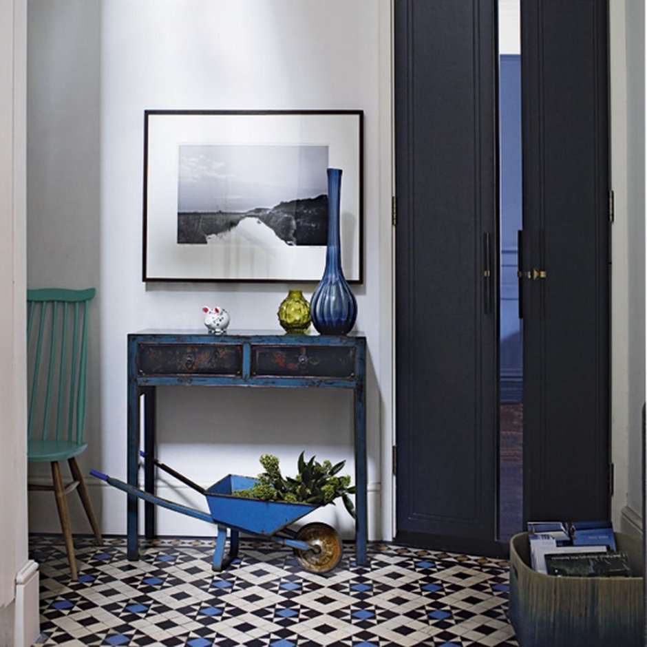 Синяя мебель коридор
