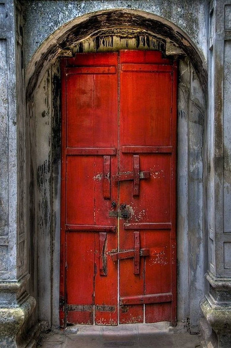 Старинная дверь