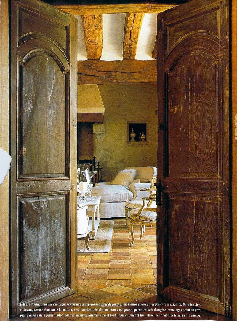 Деревянная дверь французская