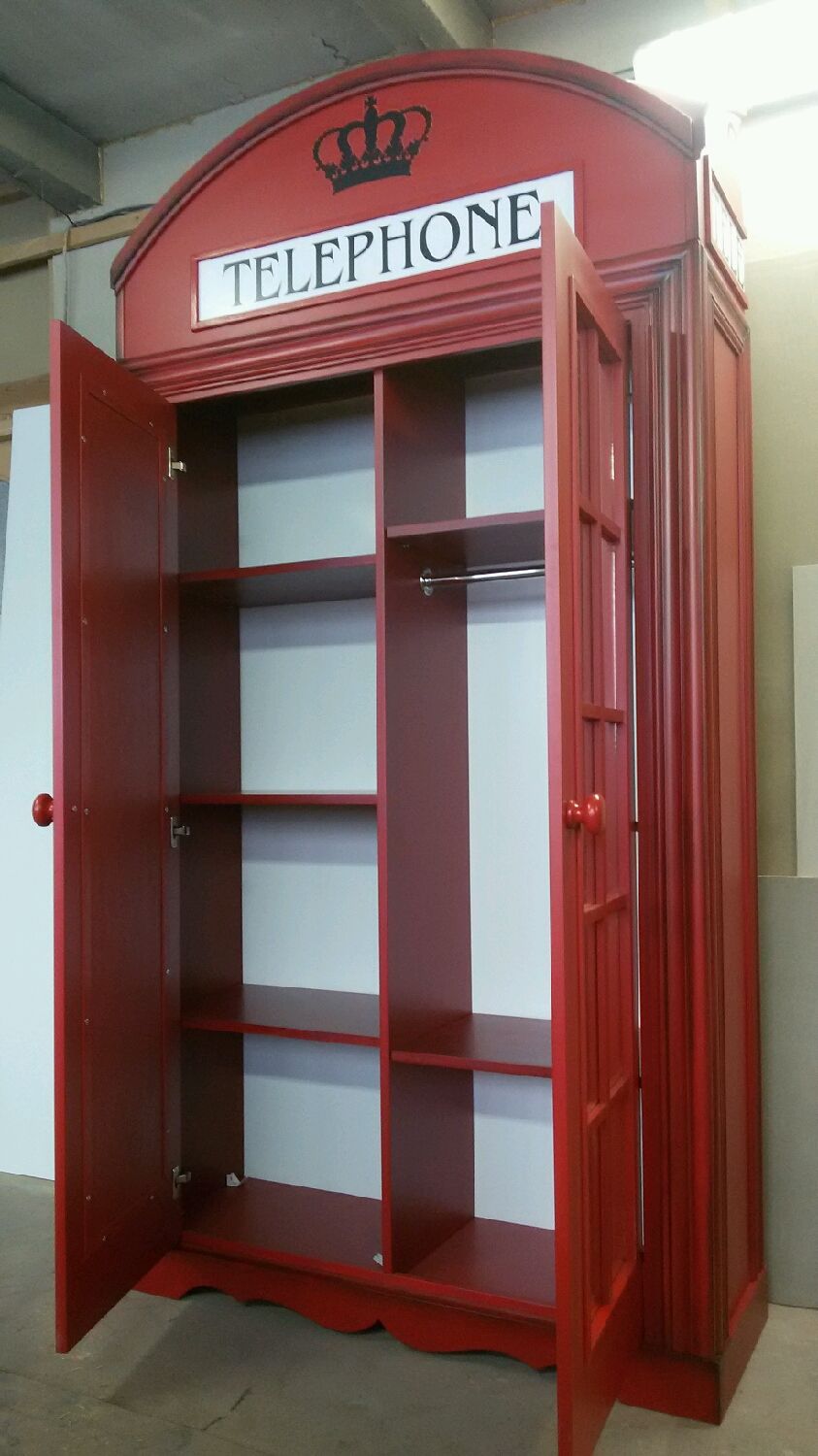 Шкаф в стиле телефонной будки