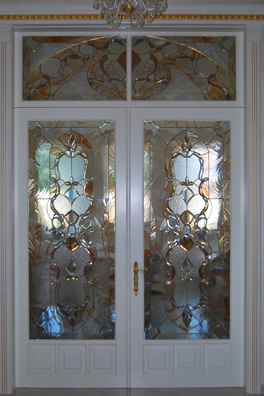 Двери с витражными стеклами (71 фото)