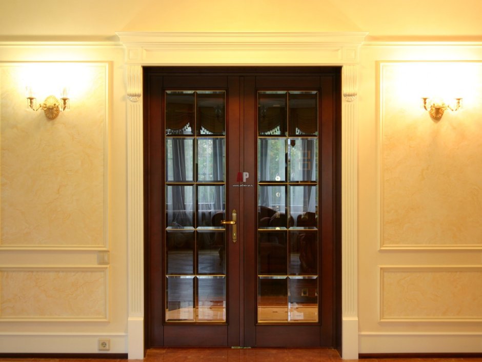 Двери в гостиную двойные классика