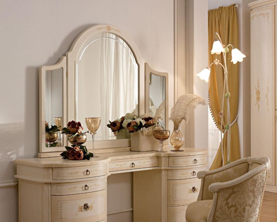 Будуарный столик с зеркалом Италия