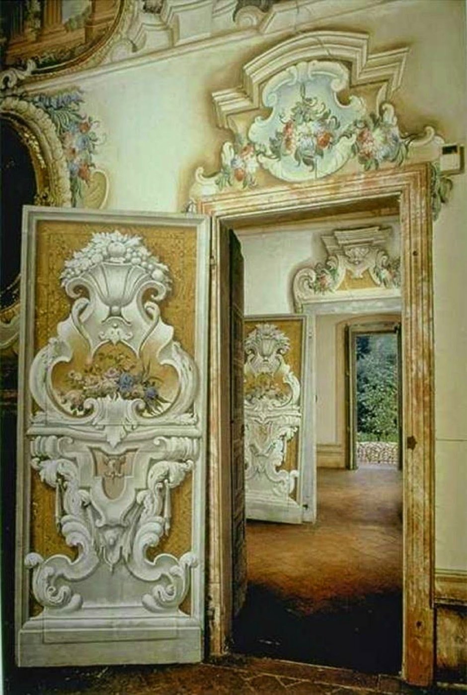 Двери в стиле Барокко и рококо