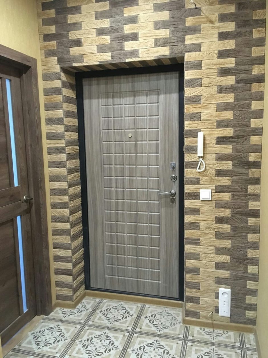 Декоративный камень входная дверь