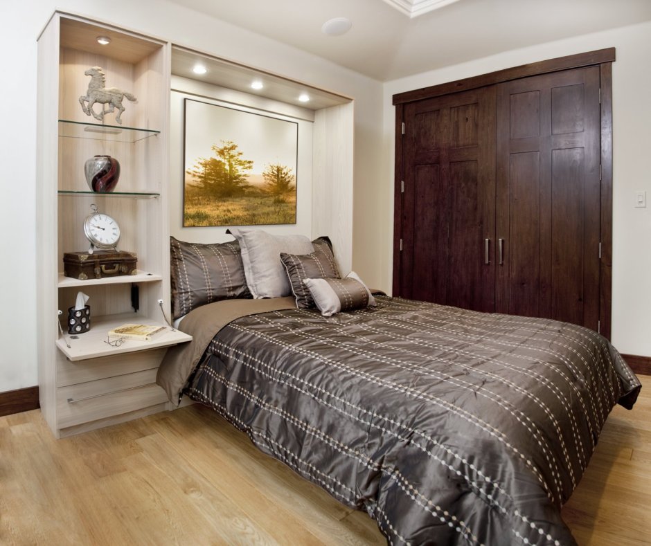 Маленькая спальня со встроенным шкафом
